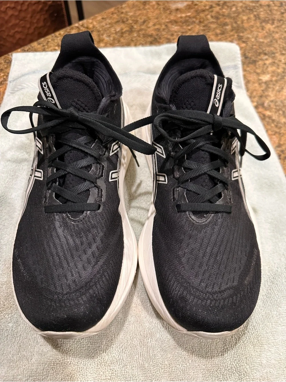Asics Nimbus 27 size 10.5 or 42.5 Running Shoes